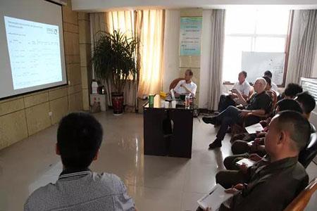 Немачки стручњаци проводе теоријску и практичну обуку за завариваче наше компаније612112017.јпг German experts conduct theoretical and practical training for our company’s welders612112017.jpg