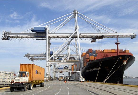 Испразните контејнерски кран